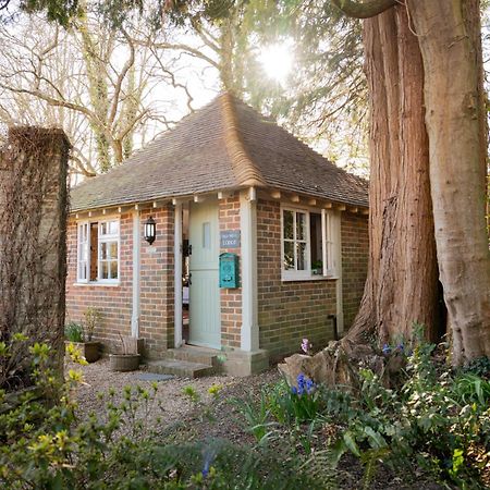 Old Mill Lodge By Huluki Sussex Stays Hurstpierpoint Kültér fotó
