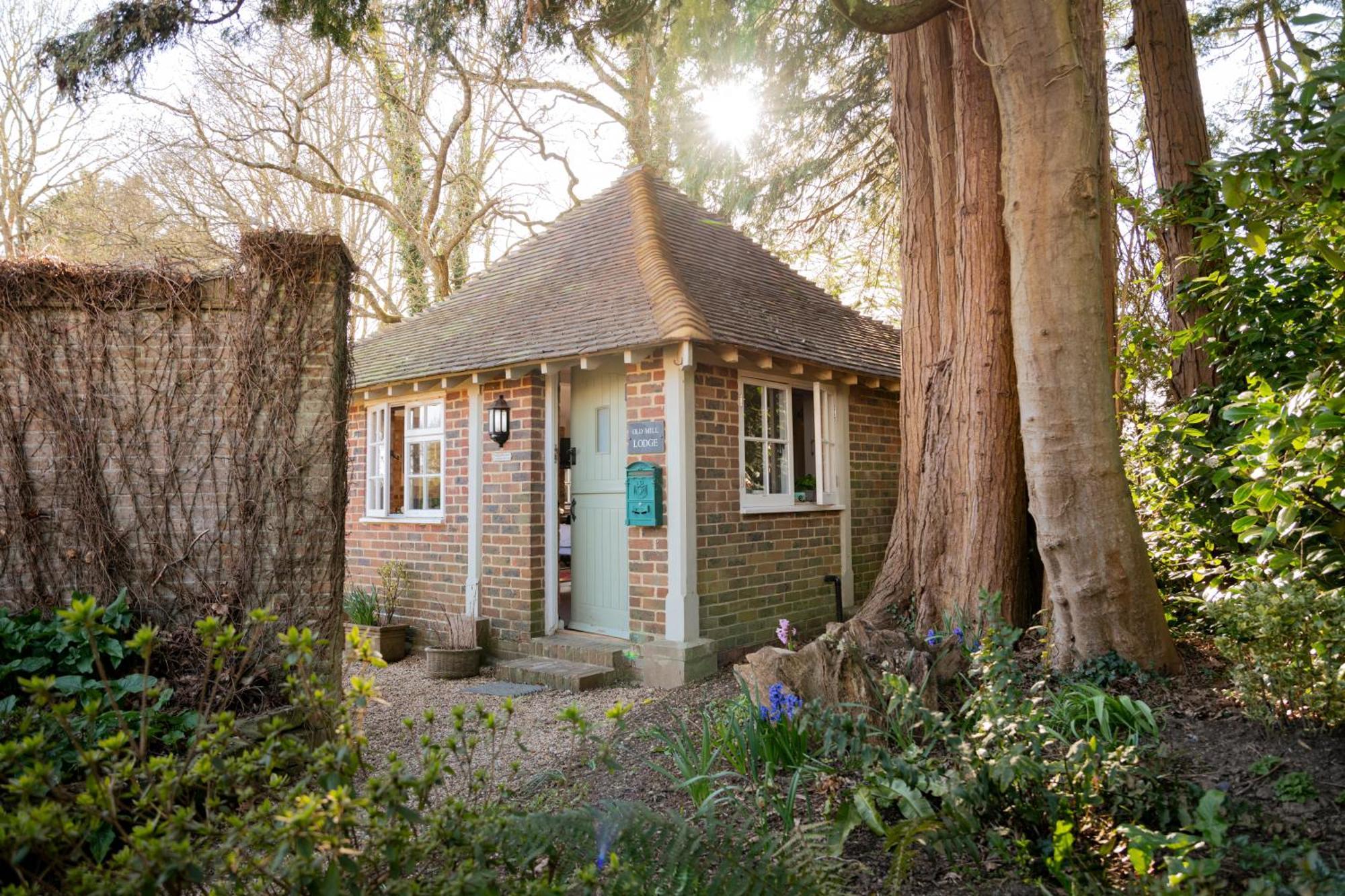 Old Mill Lodge By Huluki Sussex Stays Hurstpierpoint Kültér fotó