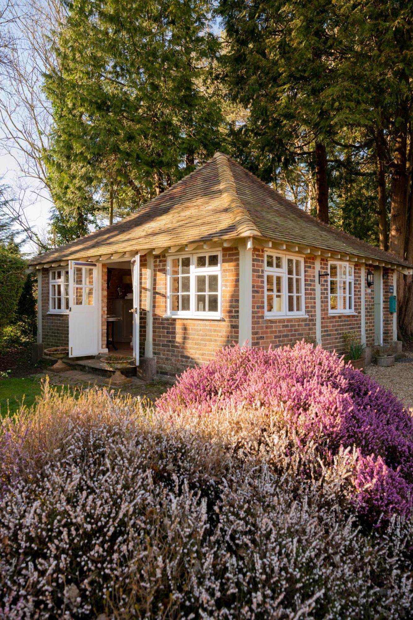 Old Mill Lodge By Huluki Sussex Stays Hurstpierpoint Kültér fotó
