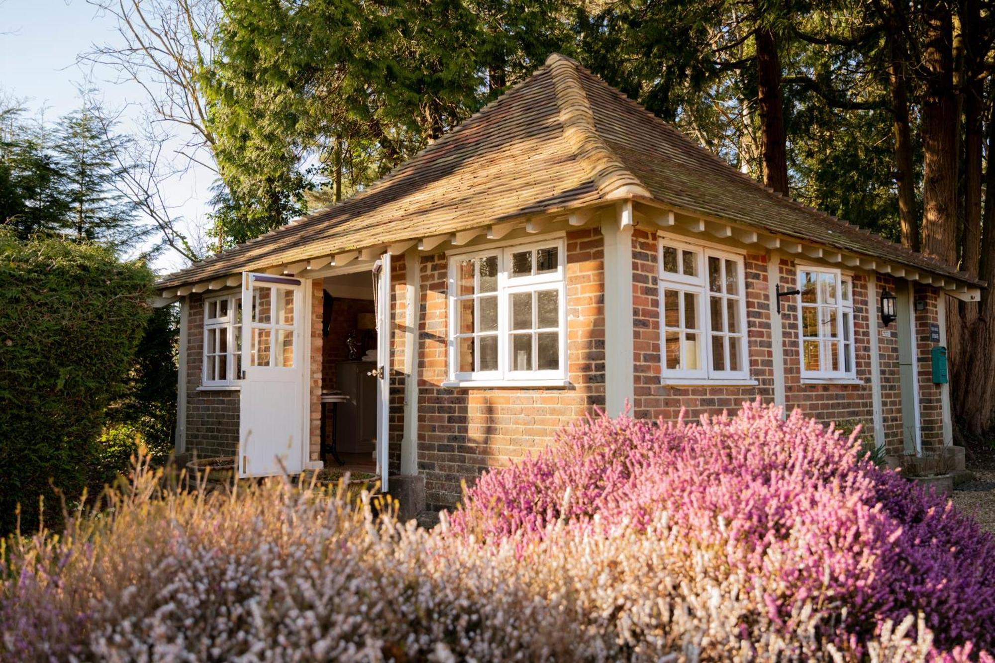 Old Mill Lodge By Huluki Sussex Stays Hurstpierpoint Kültér fotó