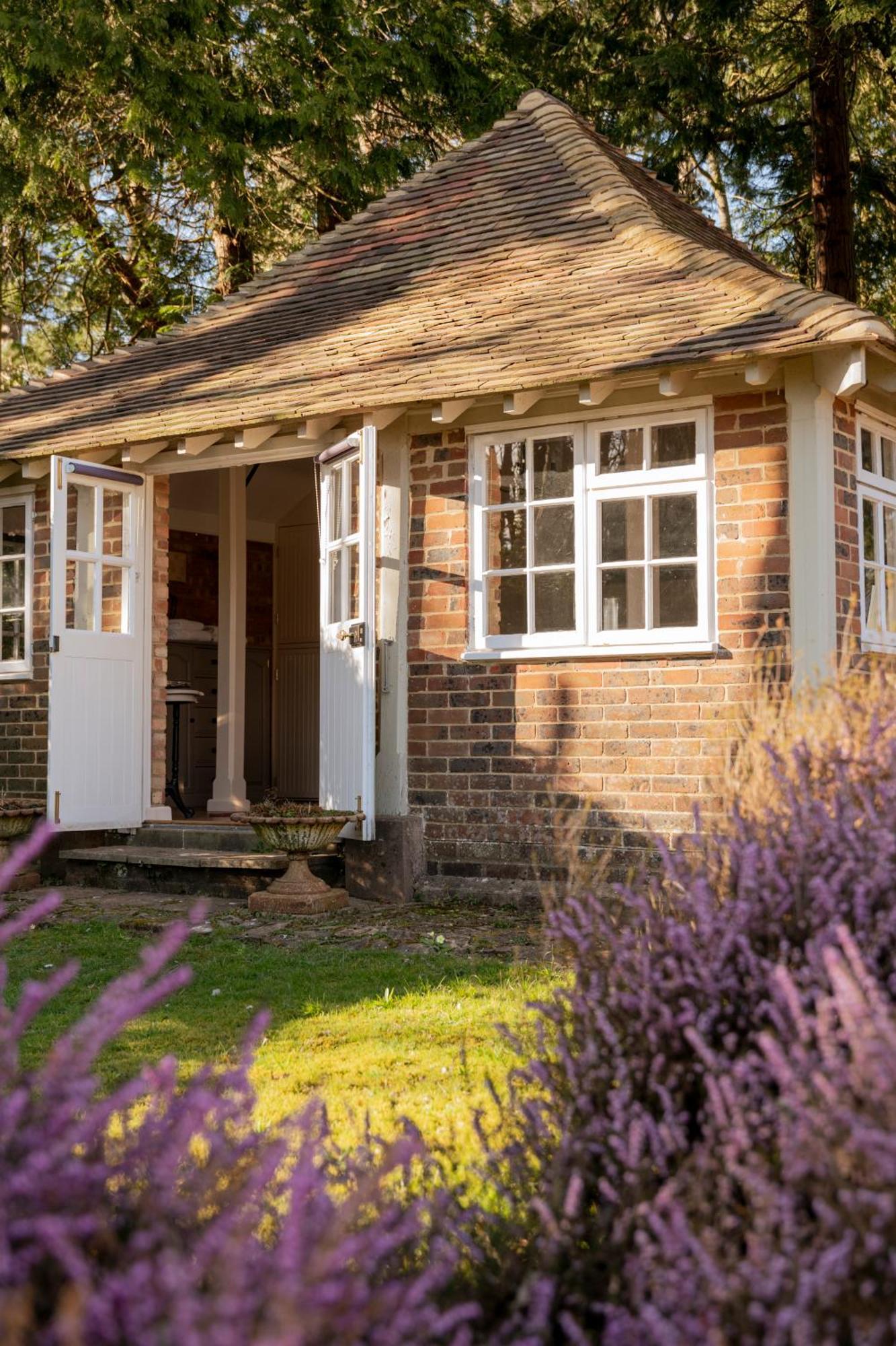 Old Mill Lodge By Huluki Sussex Stays Hurstpierpoint Kültér fotó