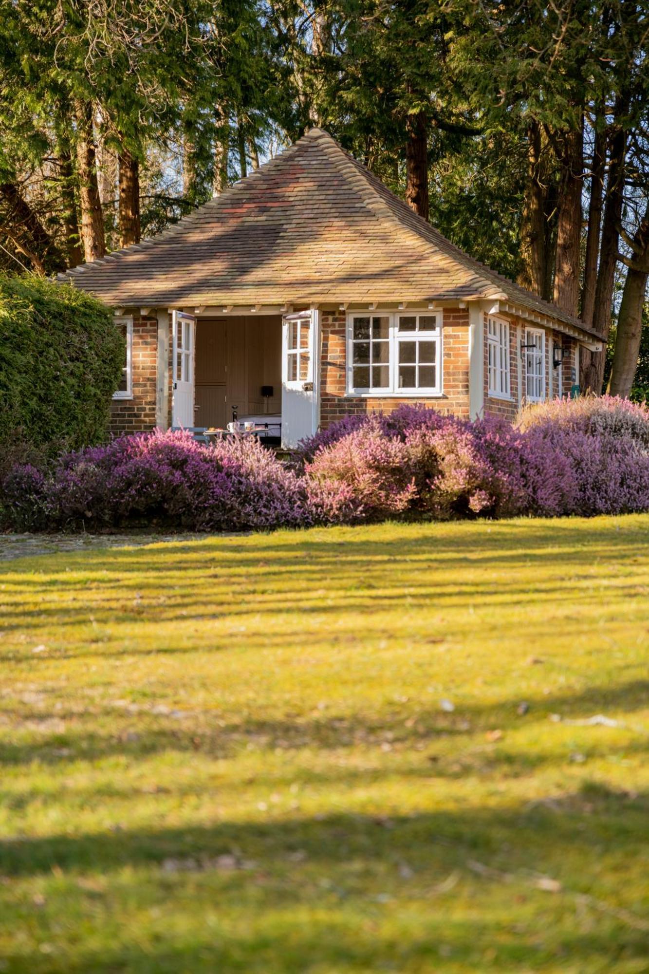 Old Mill Lodge By Huluki Sussex Stays Hurstpierpoint Kültér fotó