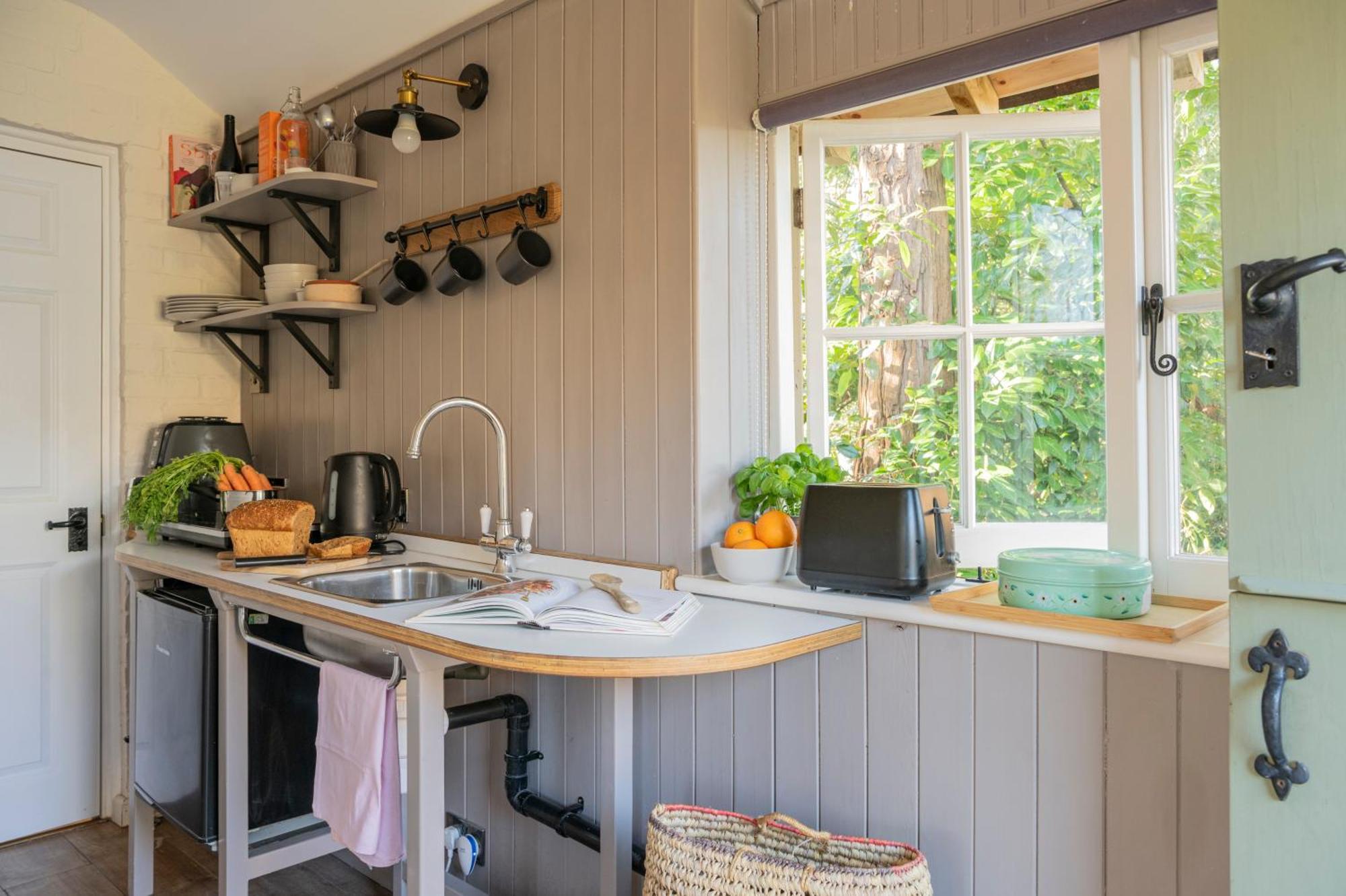 Old Mill Lodge By Huluki Sussex Stays Hurstpierpoint Kültér fotó