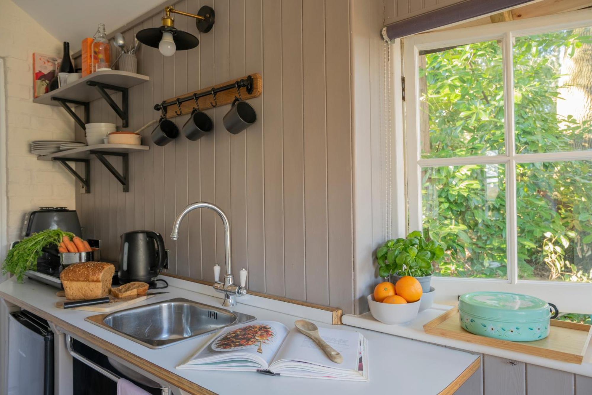 Old Mill Lodge By Huluki Sussex Stays Hurstpierpoint Kültér fotó