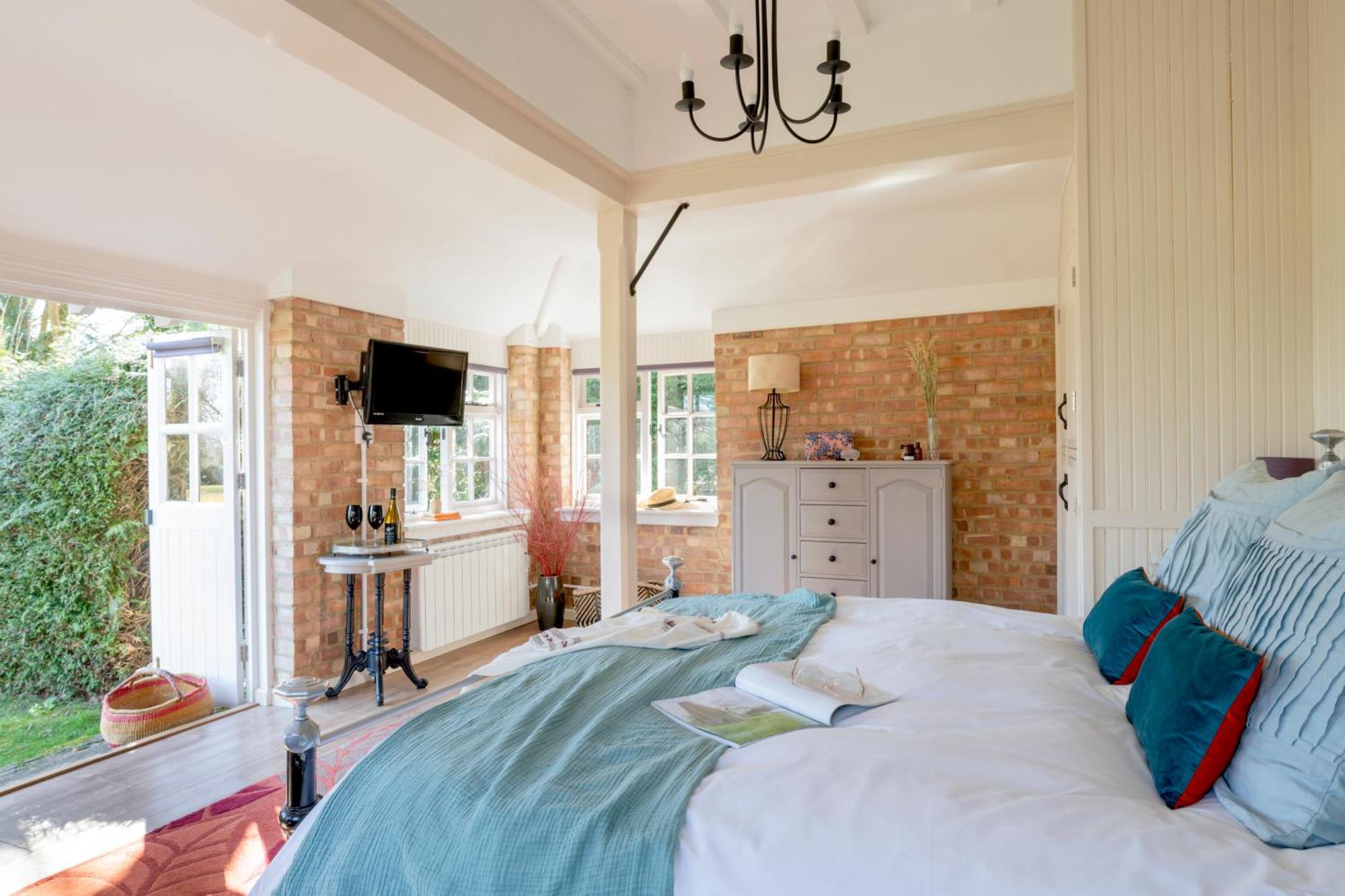 Old Mill Lodge By Huluki Sussex Stays Hurstpierpoint Kültér fotó