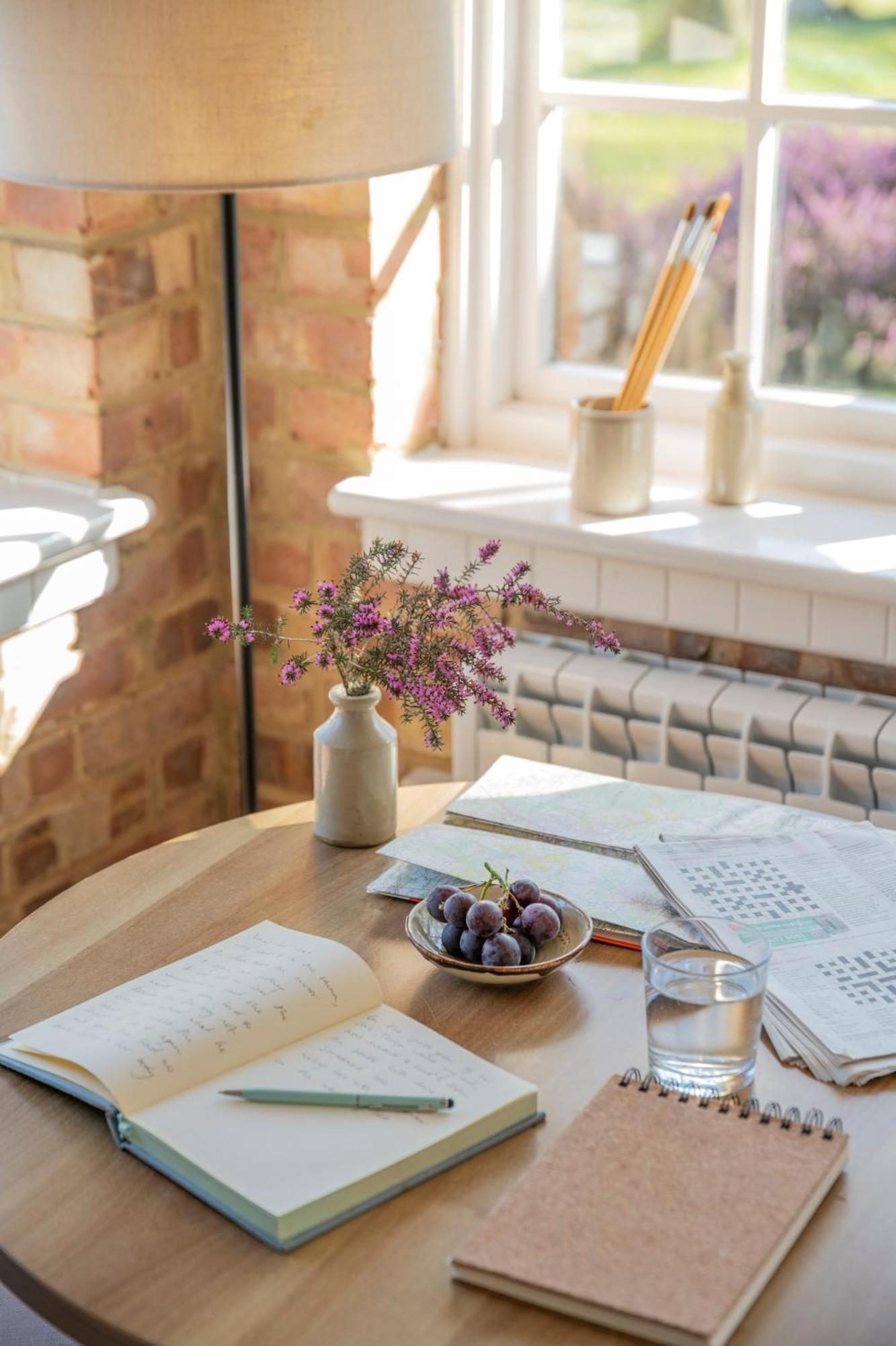 Old Mill Lodge By Huluki Sussex Stays Hurstpierpoint Kültér fotó