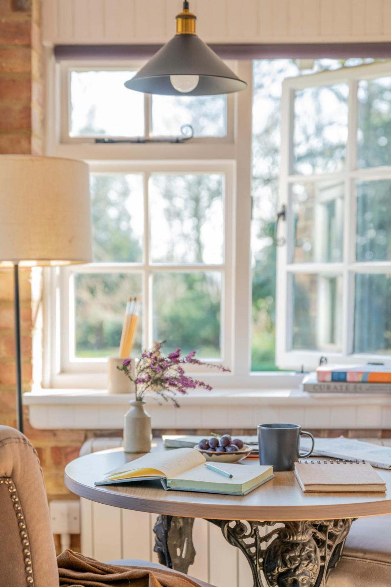 Old Mill Lodge By Huluki Sussex Stays Hurstpierpoint Kültér fotó